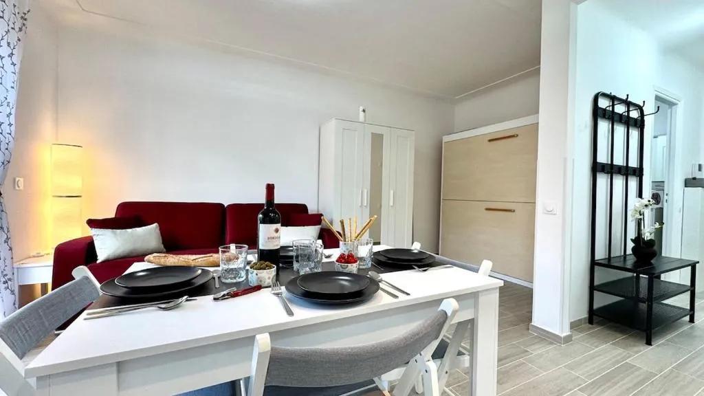 room_main_image
