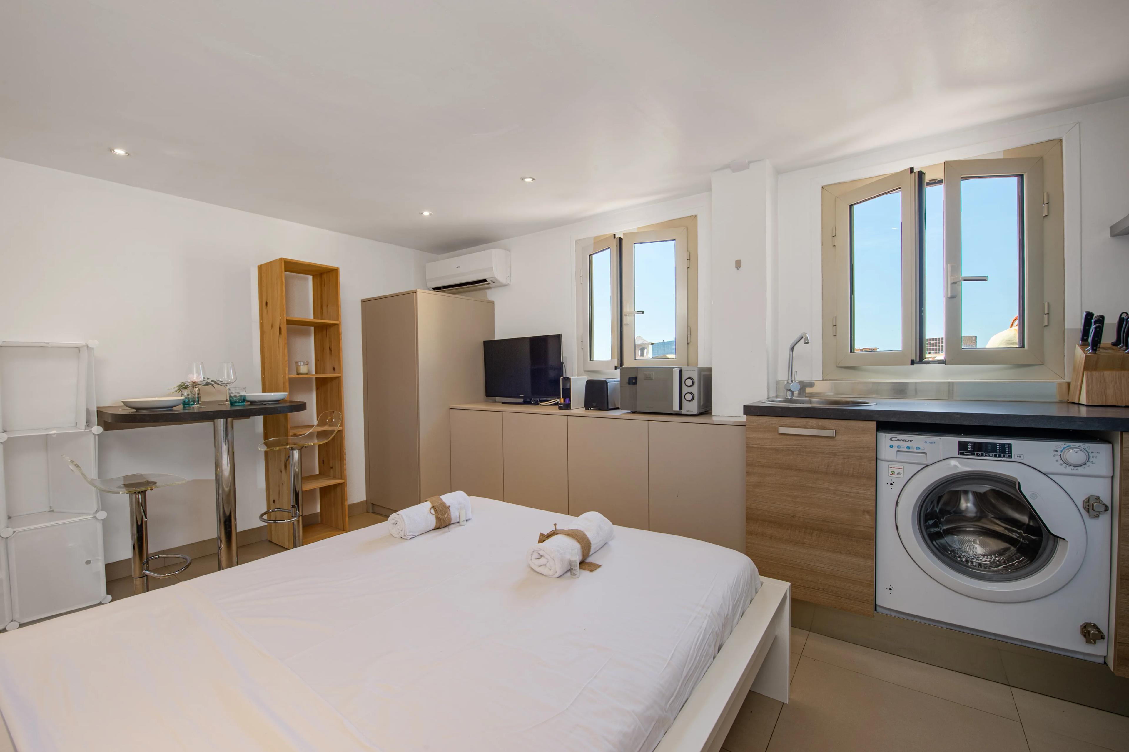 room_main_image