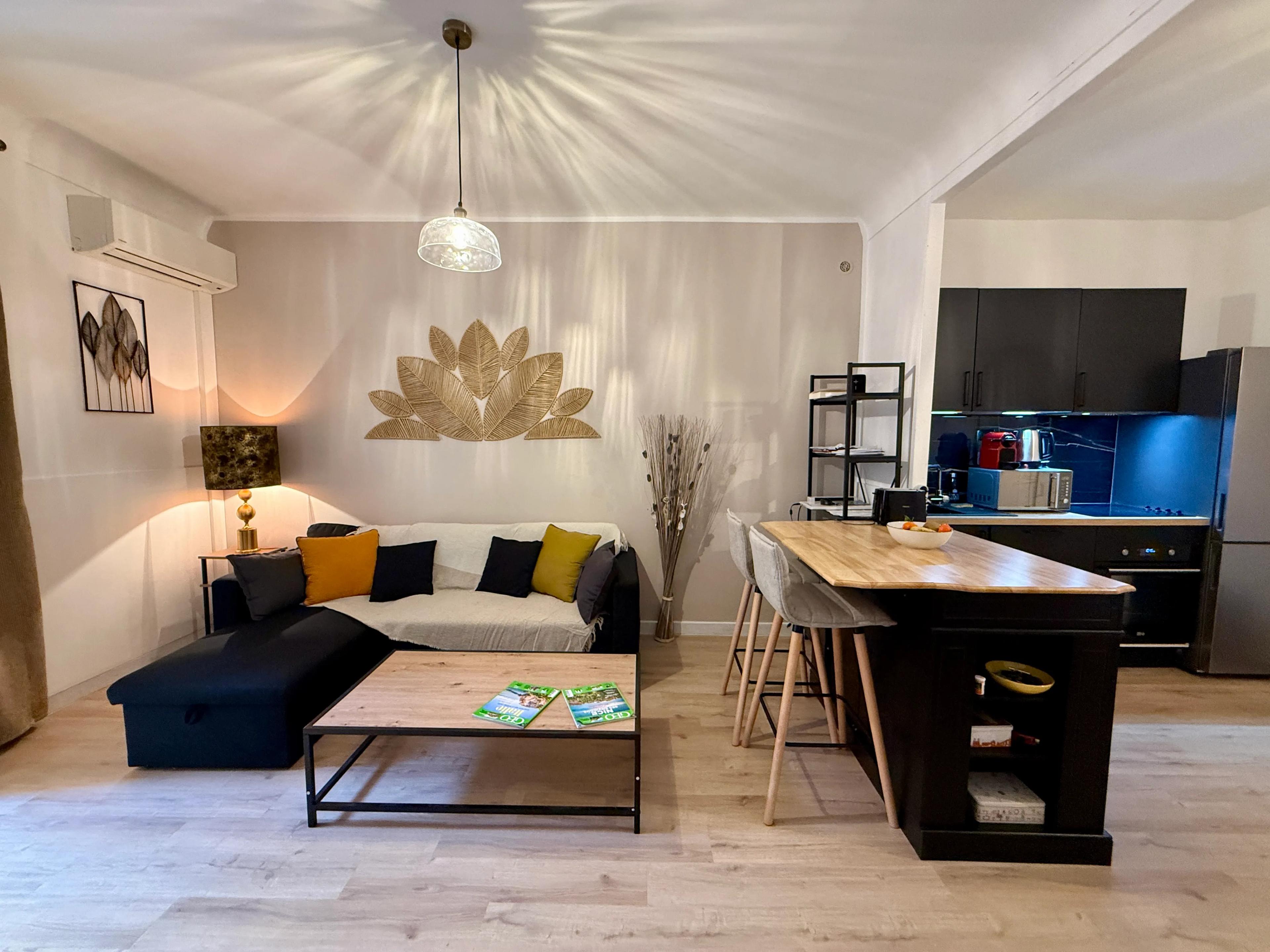 room_main_image