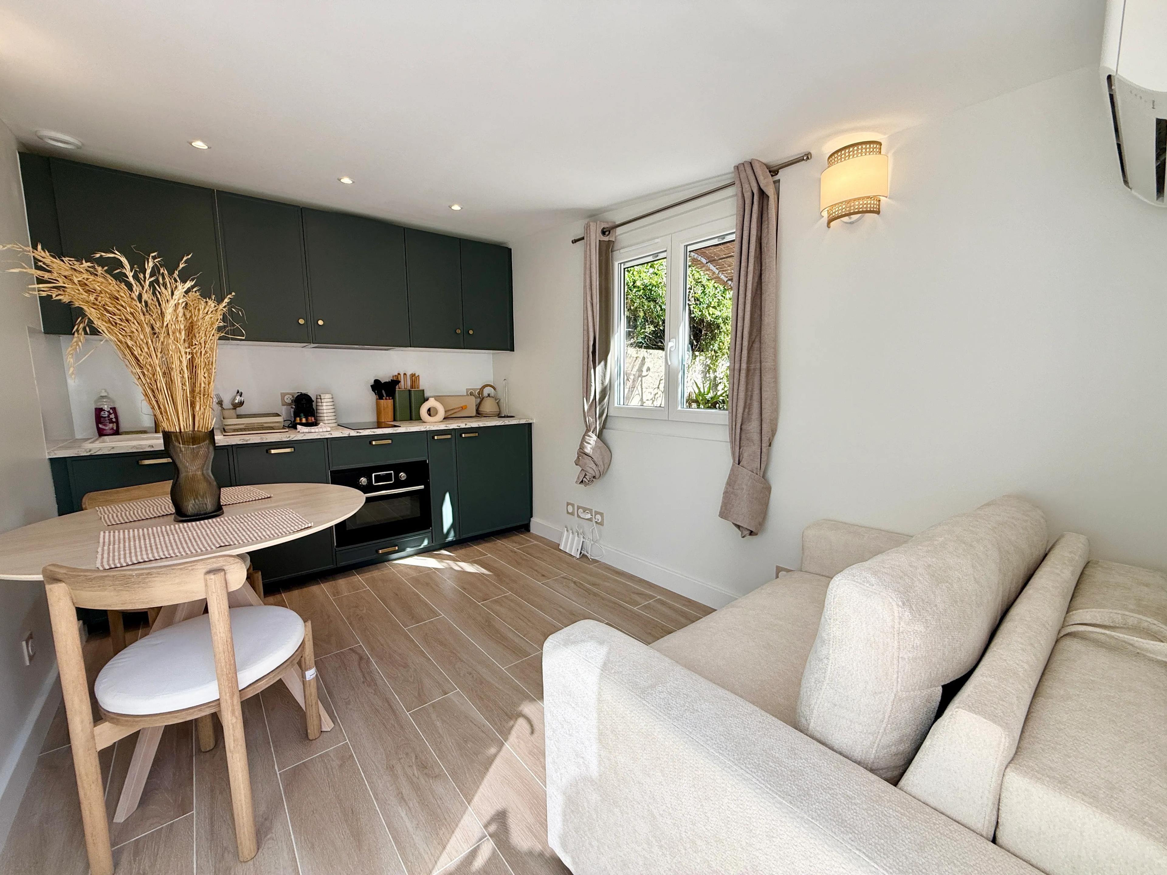 room_main_image